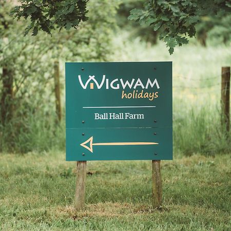 Ball Hall Farm By Wigwam Holidays East Cottingwith Exterior photo
